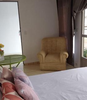 Portao Casa | Quarto Duplo BWC compartilhado