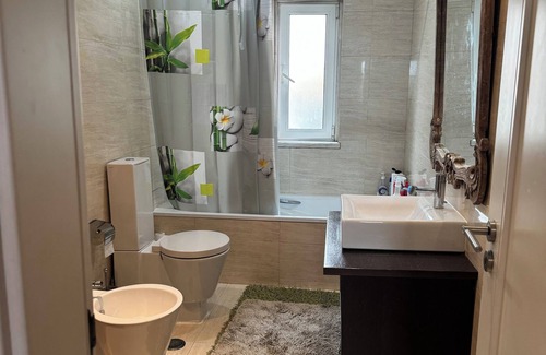 Oeiras Apartamento | Quarto Duplo com Piscina Junto a Lisboa e Caxias