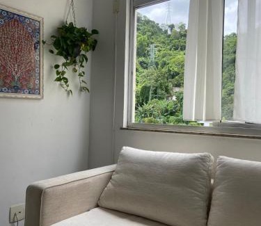 Gavea Apartamento | Quarto e sala na Gávea