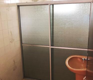Centro Casa | Quarto econômico 50 metros da praia