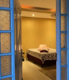 Florianopolis Casa | Quarto Elegante e Iluminado Charme e Privacidade Garantidos em casa compartilhada