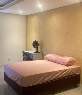 Florianopolis Casa | Quarto Elegante e Iluminado Charme e Privacidade Garantidos em casa compartilhada
