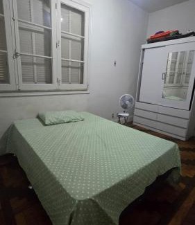 Laranjeiras Casa | Quarto em apartamento no bairro das laranjeiras com 2 gatinhos lindos!
