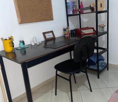 Alfenas Casa | Quarto para casal com banheiro individual exclusivo para o hóspede em apartamento compartilhado