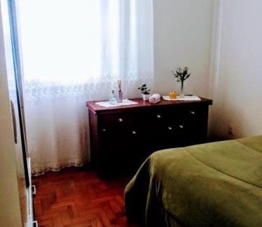 Centro Casa | Quarto Privado Com Ar Condicionado e Estacionamento