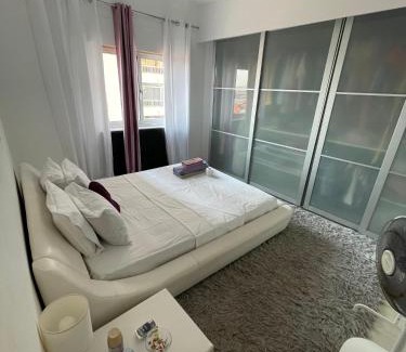 Santa Iria de Azoia Casa | Quarto privado num apartamento partilhado