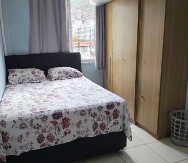 Florianopolis Casa | Quarto privativo em apartamento compartilhado