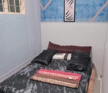 Jardim dos Ipes Casa | Quarto refrigerado com cama de casal