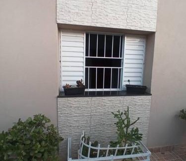 Artur Nogueira Casa | Quarto Solteiro com TV