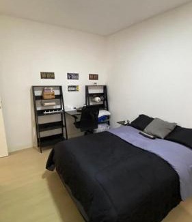 Andorinha Casa | Quarto Suíte em apto compartilhado com anfitrião Mandi a 250m do Mar
