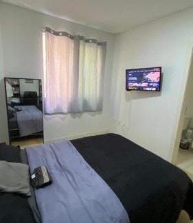 Andorinha Casa | Quarto Suíte em apto compartilhado com anfitrião Mandi a 250m do Mar