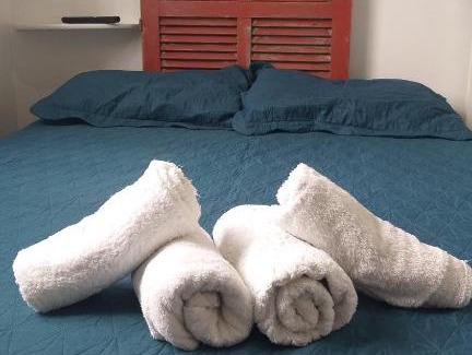 Cidade Baixa Casa | Quarto suite individual Compartilha somente a cozinha com o morador e sua cachorra Chori
