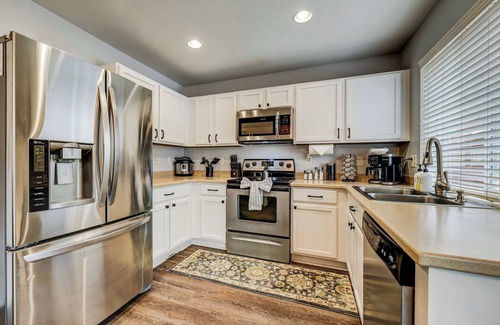 The Meadows Casa | Quartz Castle |Trails & Outlets,BBQ| Dog Friendly