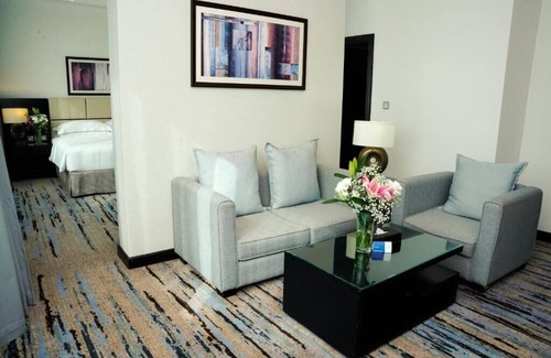 Madinat Zayed Apartamento | Quartz Studio Next to Medinat Zayed Shopping Mall