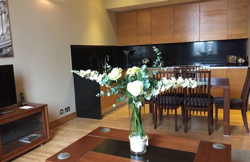 Leeds City Center Apartamento | Quebecs Luxury Aparthotel