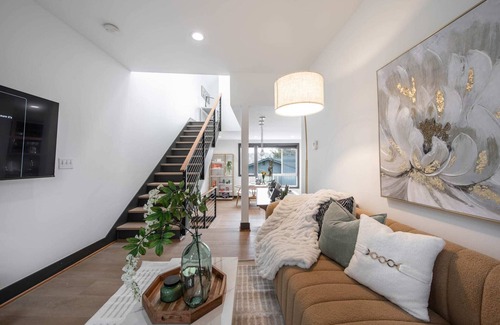East Queen Anne Casa | Queen Anne Modern Home Free Parking |SLU| Gym
