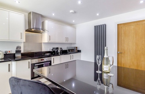 Eastgate Cabaña | Queen Anne Suite