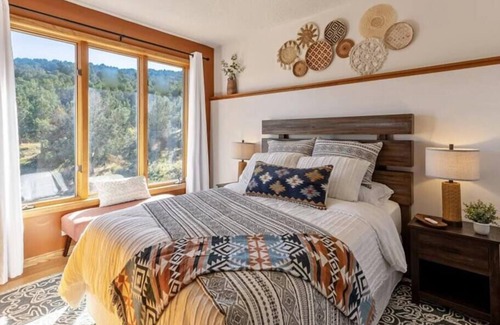 Herriman Casa | Queen Bed , Mountain View