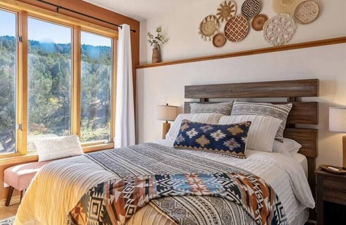 Herriman Casa | Queen Bed , Mountain View