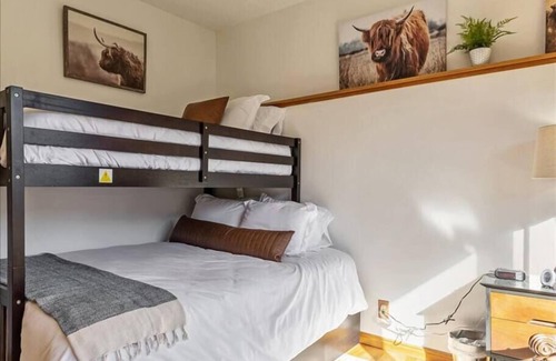 Herriman Casa | Queen Bed , Mountain View