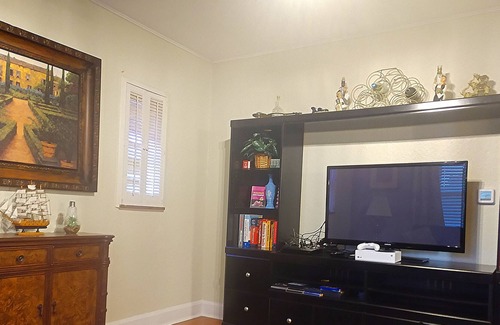 West Price Hill Casa | Queen Bed + Sleeper Sofa