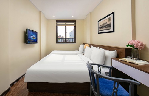 Hang Buom Hotel | Queen Cafe Hotel & Pub
