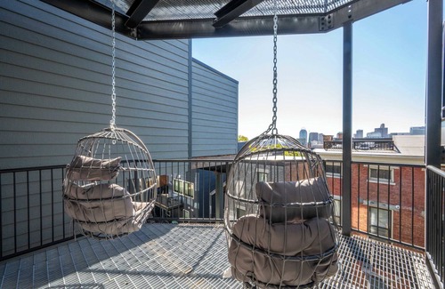 Mount Auburn Apartamento | Queen City Views 3 – Chic 2 BDR!