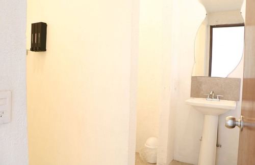 Ixtapa - Zihuatanejo Casa | Queen Double Bed Room