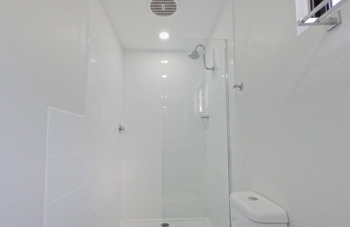 Alexandra Headland Cabina | Queen Ensuite Cabin 5 Berth - Queen Ensuite Cabin 5 Berth