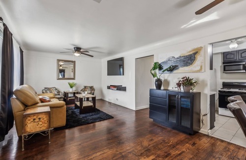 Inkster Casa | Queen G2 Mansion (3-Bedroom Home) - Pets Allowed by RedAwning