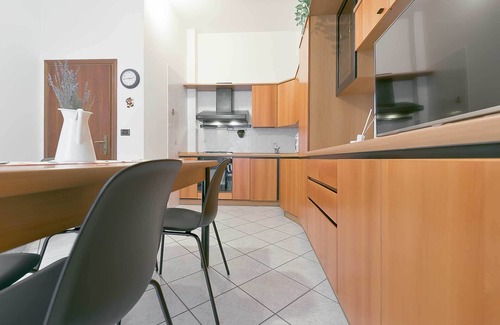 Saragozza-Porto Apartamento | Queen Home Bianca - Two Bedroom Apartment, Sleeps 6