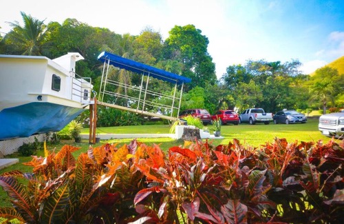 Merizo Casa | Queen Malesso Houseboat