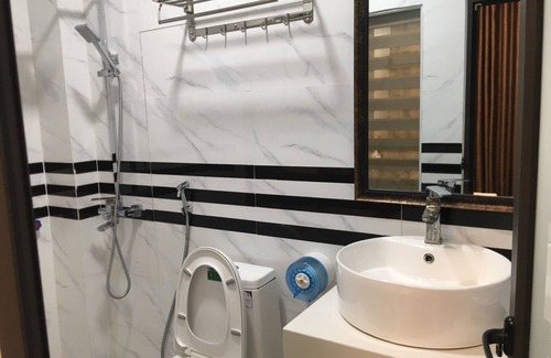Thanh Xuan Hotel | Queen Nhan Chinh Hotel