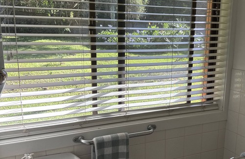 Mullumbimby Cama Y Desayuno | Queen room in charming 4-bedroom B&B with WiFi and some AC in fab Mullumbimby