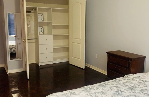 Brampton Casa | Queen Room near Toronto Pearson Airport