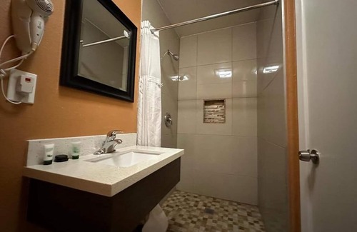 Victorville Casa | Queen Room With Two Queen Beds- Non Smoking