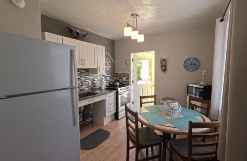 Bradenton Beach Cabaña | Queen's Gate Resort