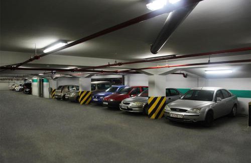 Centar Hotel | Queen's Hotel - Zebra Centre