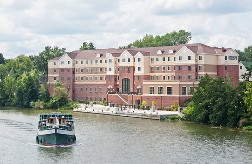 Rochester Apartamento | Estudio Queen con vistas al río | A solo un paseo de la Universidad de Rochester