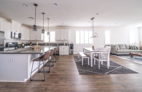 Merced Casa | *Queen Suite by hospital & UC w/Private Bathroom*