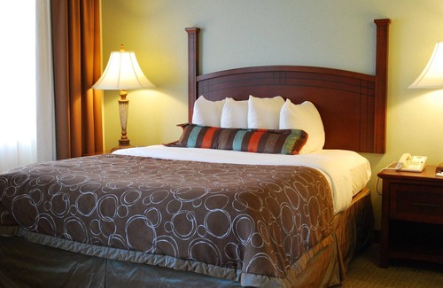 Eden Condominio | Queen Suite | Laptop-friendly + FREE Breakfast