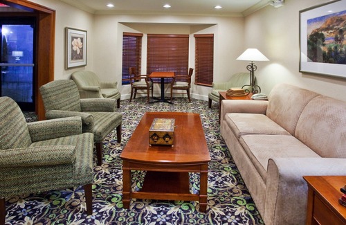 Eden Condominio | Queen Suite | Laptop-friendly + FREE Breakfast