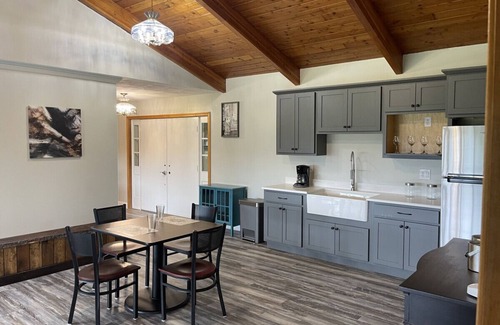 Wellsboro Cabina | Queen Suite w/ Shared Amenities Near Town + Trails