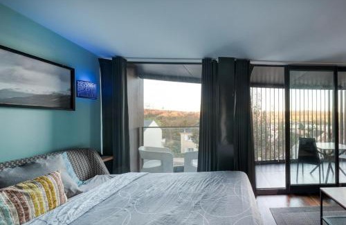 Clichy-Sous-Bois Casa | Queen Suite with Balcony and Private Spa Access 21h30-23h30