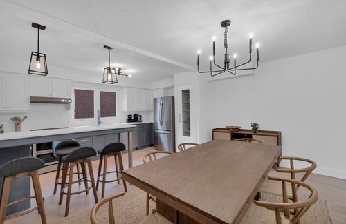 Toronto Entertainment District Hotel | Queen West Comforts - Downtown