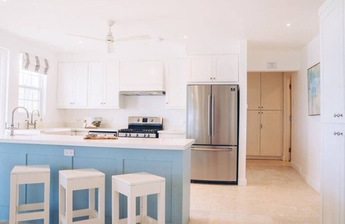 Silver Sands Casa | Queens Cottage 4-Beachfront Villa - Swimming pool, staff, Newly refurbished!