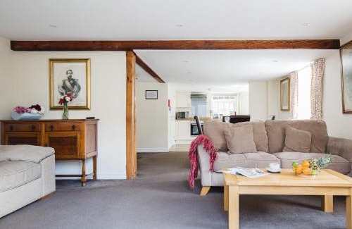 Winchcombe Casa | Queens