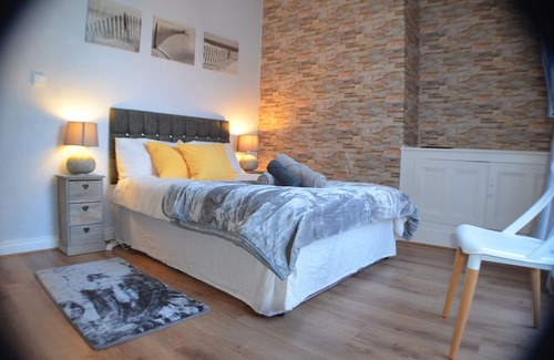 Cheetham Hill Casa | Queens Guesthouse Manchester