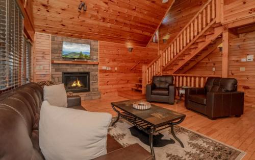 Hemlock Hills Villa | Queens Log Cabin