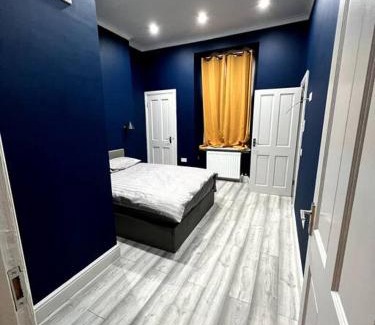 Glasgow Apartamento | Queens Park Area, Beautiful vibrant ground floor Apartment Lovely